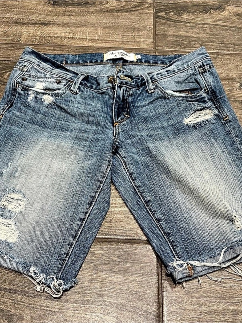Abercrombie & Fitch Distressed Denim Shorts in Blue Size 2